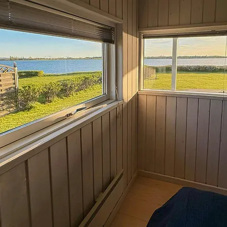 Waterfront House In First Row At Fyns Hoved Dom wakacyjny
